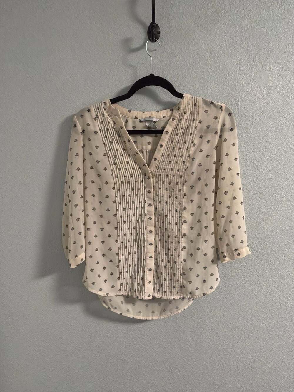 H&M Women's Beige Printed Chiffon Pleated Long Sleeve Blouse Size 4